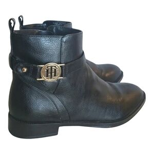 Tommy Hilfiger Rezin boot sz 7.5 round-toe pull-on faux leather